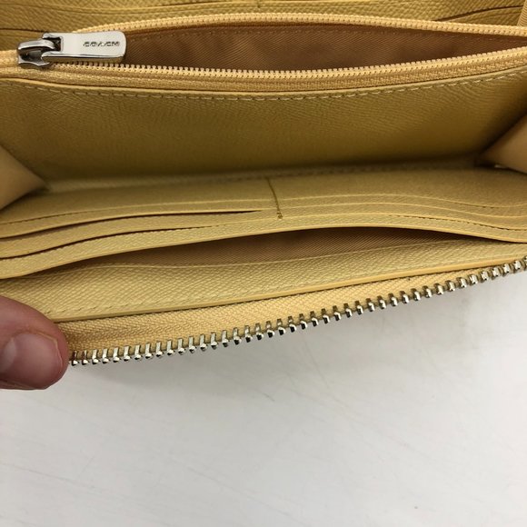 Coach Accordion zip crossgrain leather wallet Vanilla silver - Picture 6 of 16